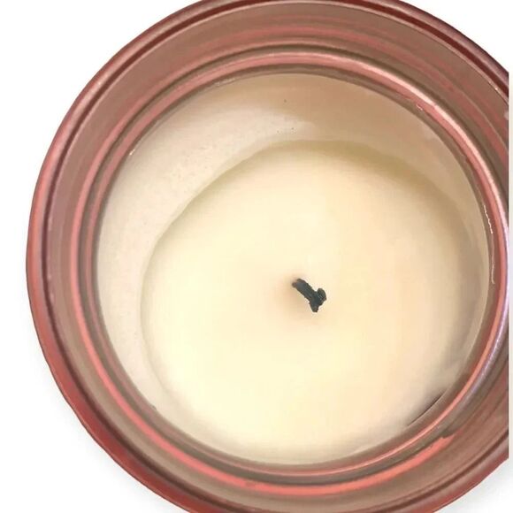 Vineyard hills rosewood vanilla candle - Picture 2 of 2